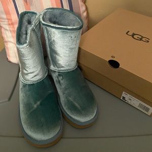 Uggs-size 6 never worn